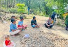 Kehangatan-Tanpa-Pembatas:-Hadir-di-Tengah-Warga,-Bhabinkamtibmas-Desa-Kiusili-Perkuat-Kamtibmas-Lewat-Pendekatan-Humanis.