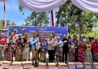 Polri-Bersama-Masyarakat;--Kapolres-TTU-Serahkan-Bantuan-Sosial-dan-Perlengkapan-Sekolah-kepada-Warga-Desa-Oelami