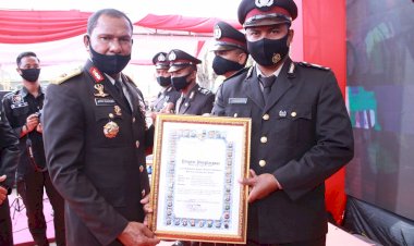 Karna-lahan-tidur,-Brigpol-Kundus-Mendapatkan-Pin-Dan-Piagam-penghargaan