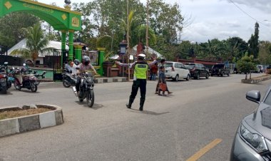 Lantas-Polres-TTU-Atur-arus-lalin-sebelum-dan-sesudah-laksanakan-Ibadah-Sholat-Jumat