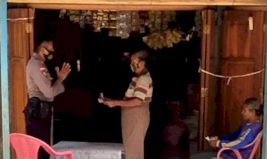 Bripka-Iskandar-Kasmat---menerapkan-pola-3M-:-(mencuci-tangan,-memakai-masker,-menjaga-jarak)-pada-warganya