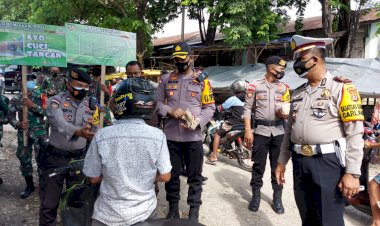 Kapolres-TTU-dan-Dandim-1618/TTU-pimpin-Giat-Bagi-Masker-di-Kefamenanu