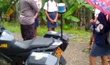 Cegah-Kerumunan,-Bhabinkamtibmas-Sampaikan-Himbauan-dengan-Door-to-Door-ke-Rumah-Warga