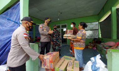 Polres-TTU-Gandeng-Kodim-1618/TTU-Bagikan-Bantuan-Sosial-Bagi-Korban-Banjir