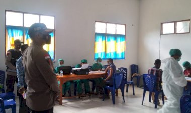 Kapolres-TTU-Gandeng-Kadis-Kesehatan-Pantau-Proses-Vaksin-di-Mamsena