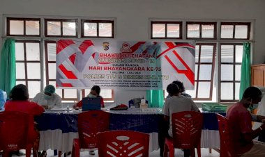 Peringati-HUT-Bhayangkara-ke-75,-Polres-TTU-Lakukan-Pemberian-Vaksin-Massal