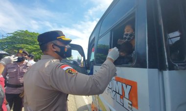 Kapolres-TTU-Razia-KTP,-SIM-dan-Masker