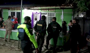 Patroli-PPKM,-Raimas-Polres-TTU-Tegur-Warga-di-Rumah-Duka-Untuk-Taat-Prokes