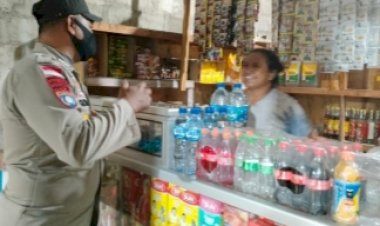 Polsek-Insana-Patroli-PPKM-Malam-Sambil-Imbau-Warga-Ikut-Vaksin