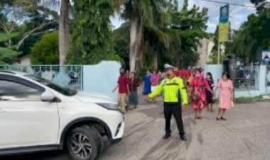 Lantas-Polres-TTU-Rutin-Lakukan-Pengamanan-Ibadah-Minggu