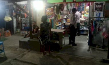 Momen-Hari-Valentine,-Anggota-Polsek-Noemuti-Sambangi-Warga-Beri-Edukasi