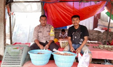 Bhabinkamtibmas-Kefa-Selatan-Sambangi-Pedagang-Sirih-Pinang-di-Terminal-Kota-Kefa