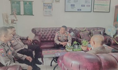 Persiapan-Kunjungan-Kapolda-NTT,-Kasat-Binmas-Polres-TTU-Bangun-Koordinasi-dengan-Kepsek-SMAN-1-Kefa