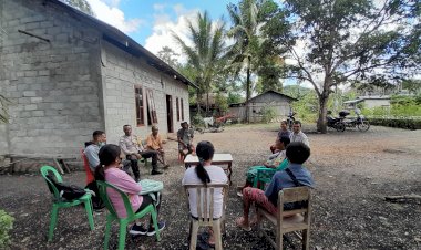 Bhabinkamtibmas-Tubuhue-Mediasi-Warga-Selesaikan-Masalah-Jual-Beli-Tanah