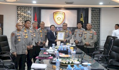 As-SDM-Irjen-Dedi-Prasetyo-Terima-Presisi-Award-Berkat-Keterbukaan-Rekrutmen-Anggota--Polri 