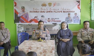 Dukung-Program-Kapolri-dalam-Upaya-Peningkatan-Budaya-Literasi,-Kapolres-TTU-Bagi-Buku-Untuk-Anak-Panti-Asuhan