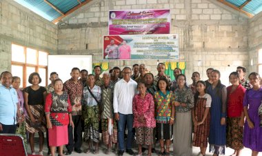 Kapolda-NTT-dan-Ketua-Bhayangkari-Daerah-Salurkan-Bantuan-Sosial-di-GMIT-Imanuel-Noetoko.