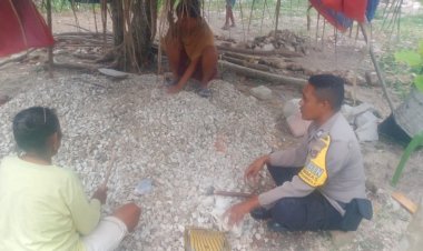 Bhabinkamtibmas-Maubeli-Imbau-Warga-Binaan-yang-Belum-Miliki-E-KTP-Agar-Melalukan-Perekaman