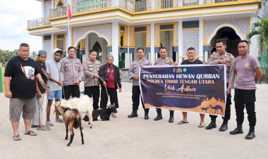 Polres-TTU-Serahkan-Hewan-Qurban-untuk-Tiga-Masjid-di-Kota-Kefamenanu