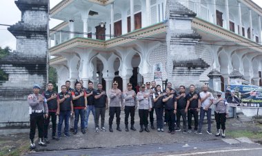 Gelar-Aksi-Berbagi-Takjil,-Polres-TTU-Sita-Perhatian-Publik-Kota-Kefamenanu