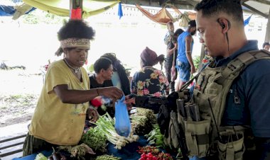 Sinergi-dengan-Warga,-Ops-Damai-Cartenz-2025-Pastikan-Yalimo-Tetap-Damai