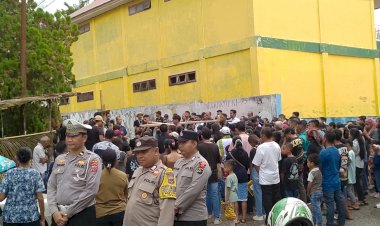 Diguyur-Hujan,-Prosesi-Jalan-Salib-Berjalan-Lancar