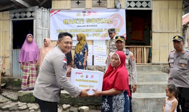 Peduli-dan-Berbagi-di-Hari-Bhayangkara-ke-79,-Wakapolda-NTT-Sambangi-Panti-Asuhan-Bhakti-Luhur-Ende