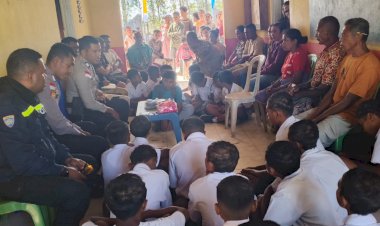 Jaga-Disiplin-dan-Cegah-Kenakalan-Remaja,-Bhabinkamtibmas-Polsek-Miobar-Sambangi-Siswa-SMPN-Oelneke