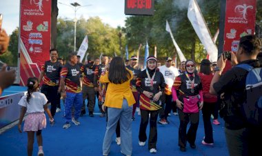 Kapolda-NTT-dan-Ketua-Bhayangkari-Raih-Medali-di-Wini-Border-Run-2025:-Bukti-Komitmen-Sinergi-di-Tapal-Batas