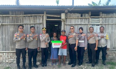 Senyum-di-Balik-Gang-Fafibola:-Kala-Tangan-Dingin-Bhabinkamtibmas-Antarkan-Amanah-Kapolres-TTU