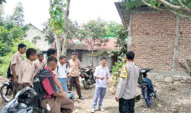 Bhabinkamtibmas-Desa-Amol-Gelar-Sambang-ke-SMK-Suara-Timor,-Persempit-Ruang-Gerak-Aksi-Premanisme