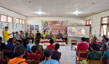 Duduk-Melantai-di-Peboko,-Kapolres-TTU-Serap-Aspirasi-Masyarakat-dan-Sosialisasikan-Layanan-Call-Center-110