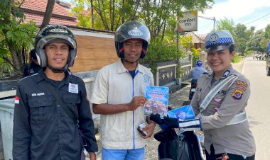 Brigpol-Lola-Bistolen-Hadir-dengan-Senyum-dan-Edukasi,-Bangun-Kesadaran-Tertib-Berlalu-Lintas-di-TTU