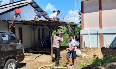 Aksi-Cepat-Warga-dan-Polisi-Cegah-Kebakaran-Rumah-di-Oesena-Agar-Tak-Meluas