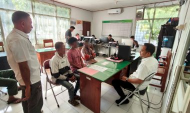 Polsek-Miomaffo-Timur-Serahkan-Tersangka-Pengeroyokan-di-Oeana-Desa-Faenake-ke-Kejaksaan,-Wujud-Sinergitas-dan-Kepastian-Hukum.