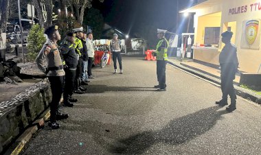 Menjaga-Malam-demi-Kenyamanan-Warga,-Polres-TTU-Gelar-Patroli-Presisi-Humanis-di-Sudut-Kota-Kefamenanu