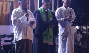 Tiga-Pemuka-Agama-Pimpin-Doa-Bersama-“Nada-Harapan-TTU-untuk-Flores”,-Satukan-Hati-untuk-Kebangkitan-Flores