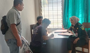 Penyidik-Polsek-Miomaffo-Barat-Serahkan-Tersangka-dan-Barang-Bukti-Kasus-Penganiayaan-ke-Kejaksaan-Negeri-TTU