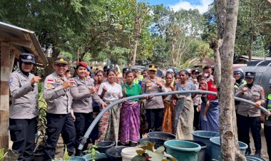 Sambut-HUT-Polwan-ke-78,-Polwan-Polres-TTU-Salurkan-Tiga-Tangki-Air-Bersih-untuk-Warga-Desa-Kiusili