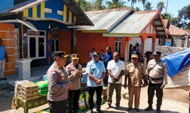 Kapolres-TTU-dan-Pemda-TTU-Salurkan-Bantuan-Sosial-bagi-Warga-Terdampak-Gempa-Bumi-di-Kabupaten-Ende