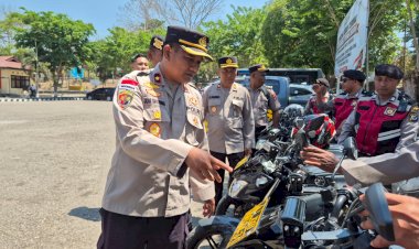 Jelang-Aksi-Unjuk-Rasa-Dua-Tahun-Pemerintahan-Kabinet-Merah-Putih,-Waka-Polres-Ttu-Pimpin-Pemeriksaan-Kesiapan-Personel-Dan-Kendaraan-Dinas
