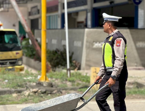 Wujud Nyata Pelayanan: Kanit Kamsel Sat Lantas Polres TTU Menambal Harapan Keselamatan