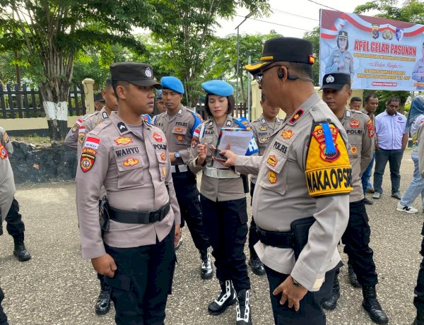 Perkuat-Disiplin-Anggota,-Wakapolres-TTU-Cek-Kelengkapan-dan-Sikap-Tampang-Personel