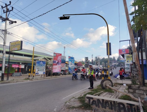 Hadirkan-Rasa-Aman-di-Pagi-Hari,-Kapolres-TTU-Terjunkan-Personel-Gabungan-dalam-Skema-‘Strong-Point’-Masif