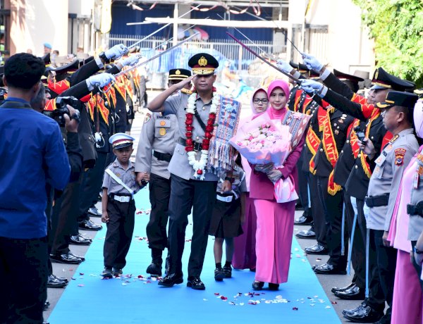 Tradisi Pedang Pora Sambut Wakapolda NTT Brigjen Pol Faizal, Awali Pengabdian di Bumi Flobamorata