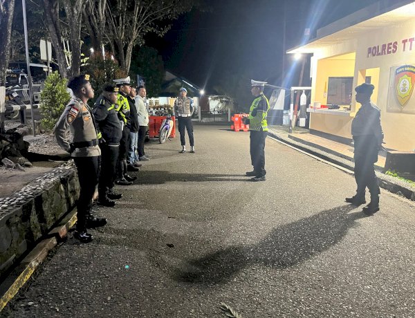 Menjaga Malam demi Kenyamanan Warga, Polres TTU Gelar Patroli Presisi Humanis di Sudut Kota Kefamenanu