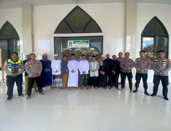Umat Muslim Polres TTU Bersama Umat Muslim Kabupaten TTU Gelar Doa untuk Korban Gempa Flores