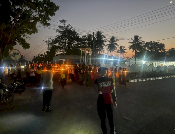 Polri Hadir Jaga Kekhusyukan Doa Rosario, Pengamanan Perarakan Patung Bunda Maria di Kefamenanu Berlangsung Aman