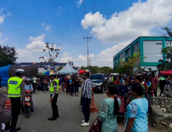 Polres Ttu Amankan Wisuda 881 Mahasiswa Universitas Timor, Pastikan Ribuan Peserta Dan Keluarga Merasa Aman Dan Nyaman