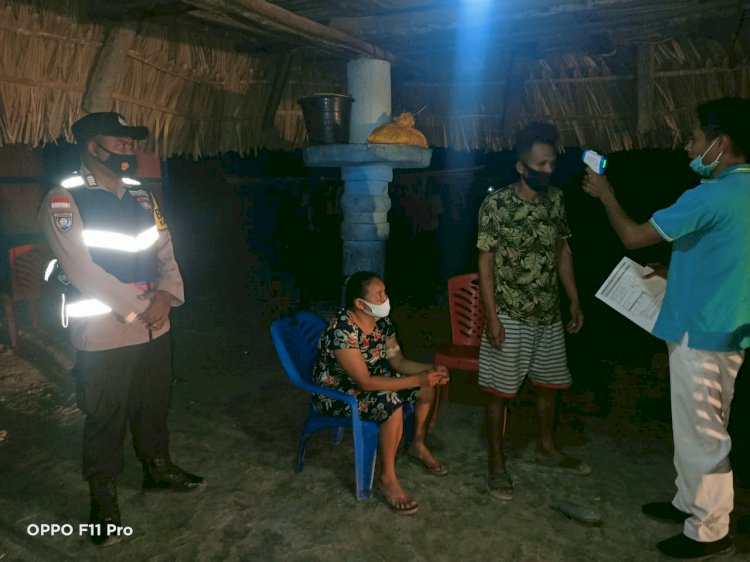 Bhabinkamtibmas Desa Oesoko Periksa Pelaku Perjalanan dari Papua